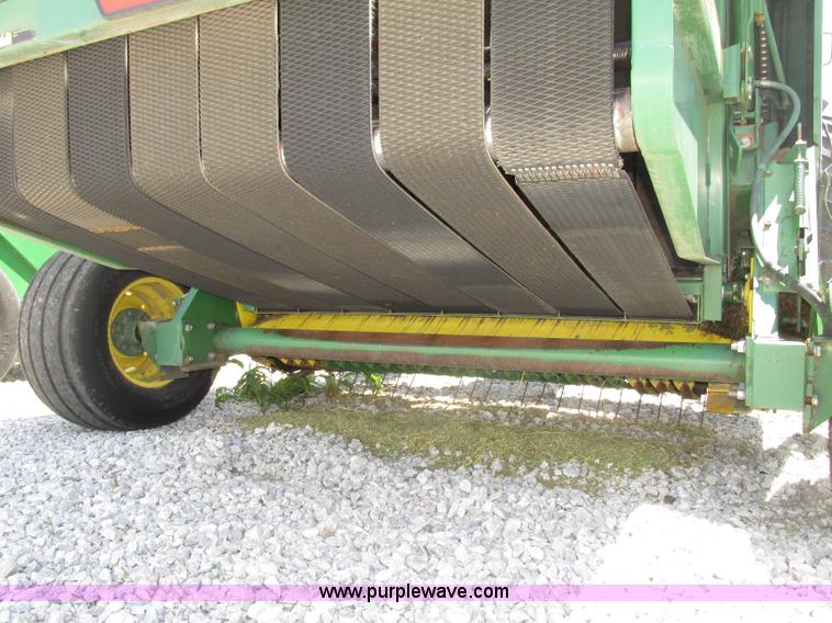 image for item F7395 1988 John Deere 530 round baler