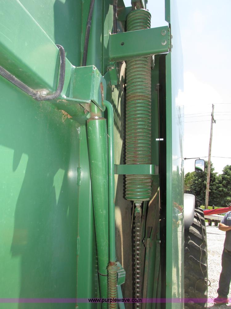 image for item F7395 1988 John Deere 530 round baler