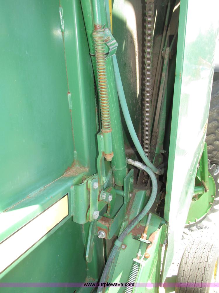 image for item F7395 1988 John Deere 530 round baler
