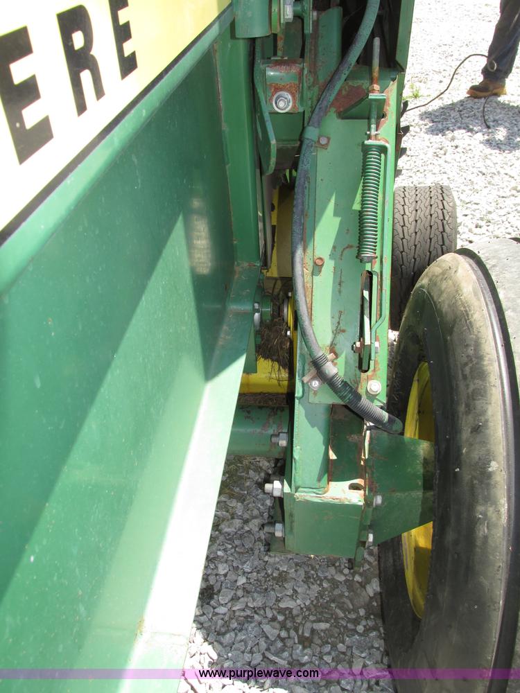 image for item F7395 1988 John Deere 530 round baler