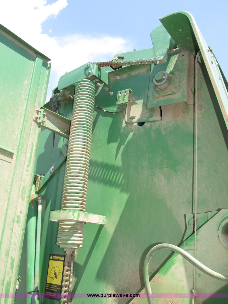 image for item F7395 1988 John Deere 530 round baler