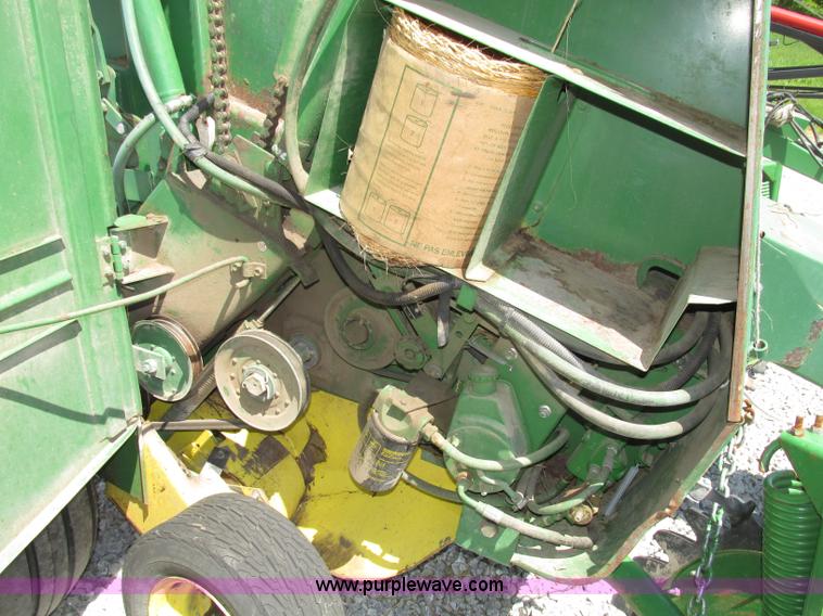 image for item F7395 1988 John Deere 530 round baler