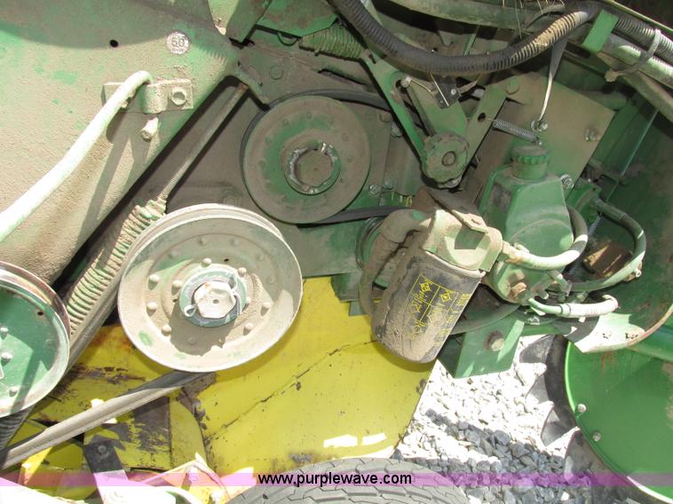 image for item F7395 1988 John Deere 530 round baler