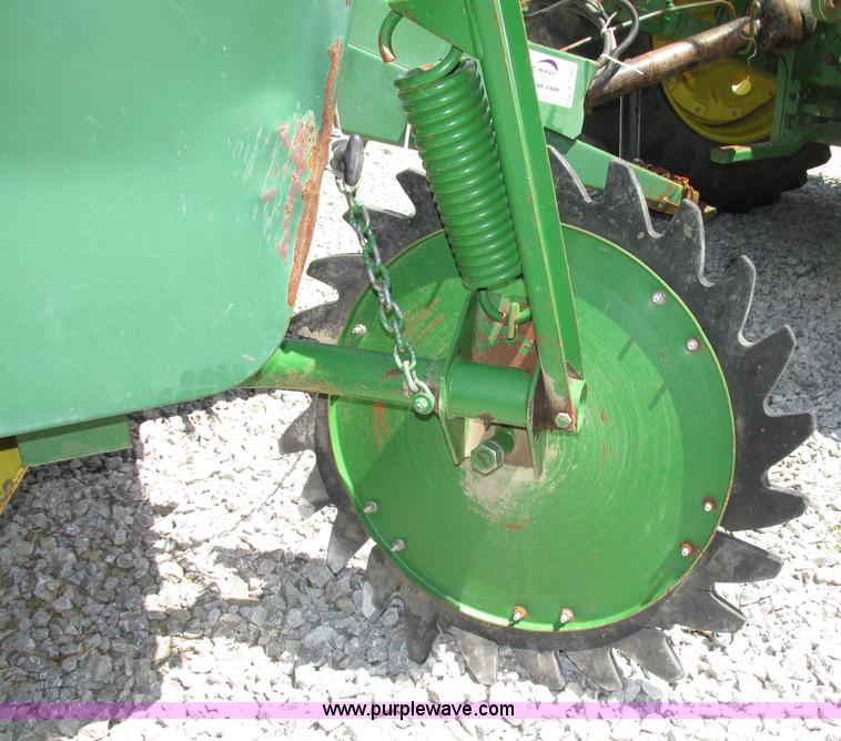 image for item F7395 1988 John Deere 530 round baler