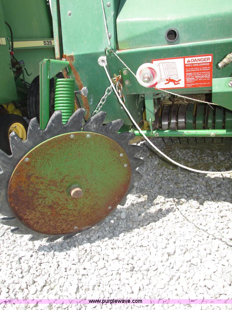 image for item F7395 1988 John Deere 530 round baler