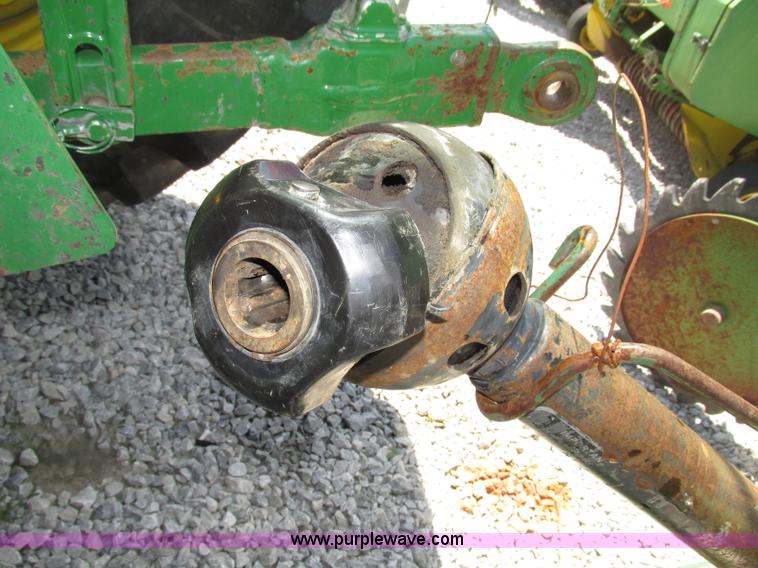 image for item F7395 1988 John Deere 530 round baler