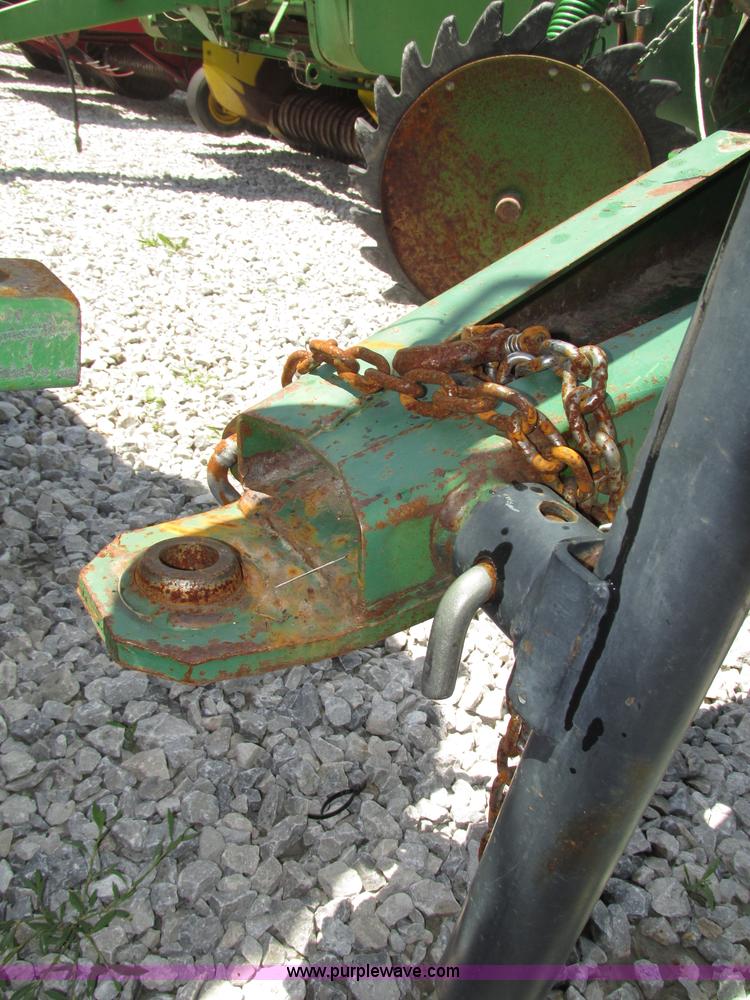 image for item F7395 1988 John Deere 530 round baler