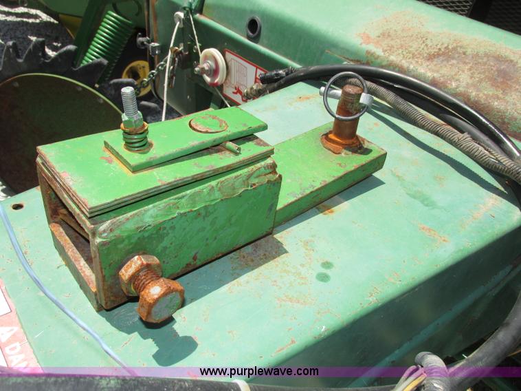 image for item F7395 1988 John Deere 530 round baler