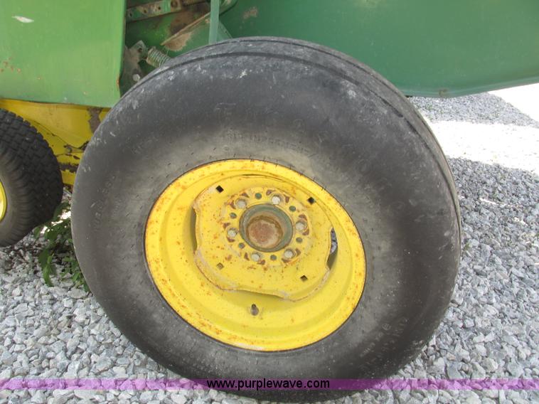 image for item F7395 1988 John Deere 530 round baler