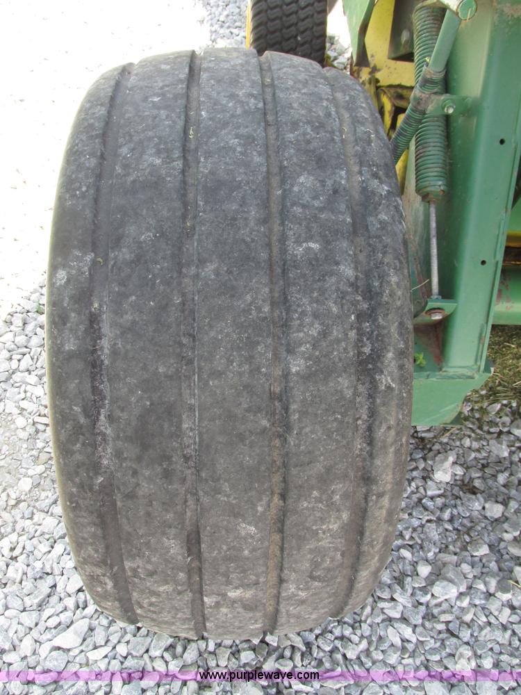 image for item F7395 1988 John Deere 530 round baler