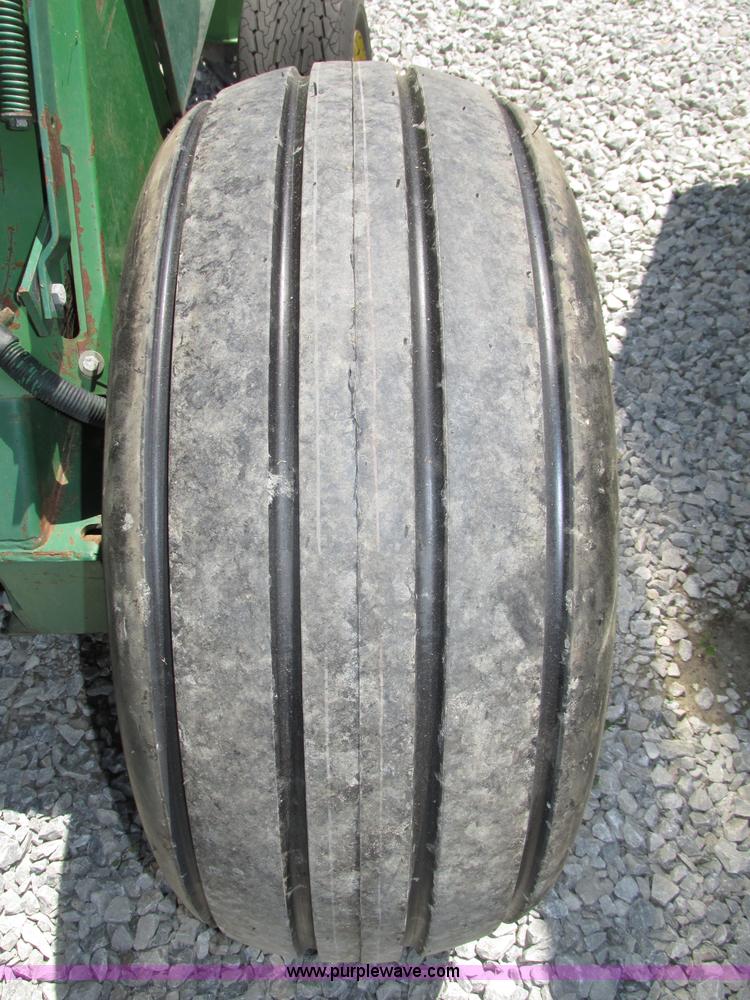 image for item F7395 1988 John Deere 530 round baler