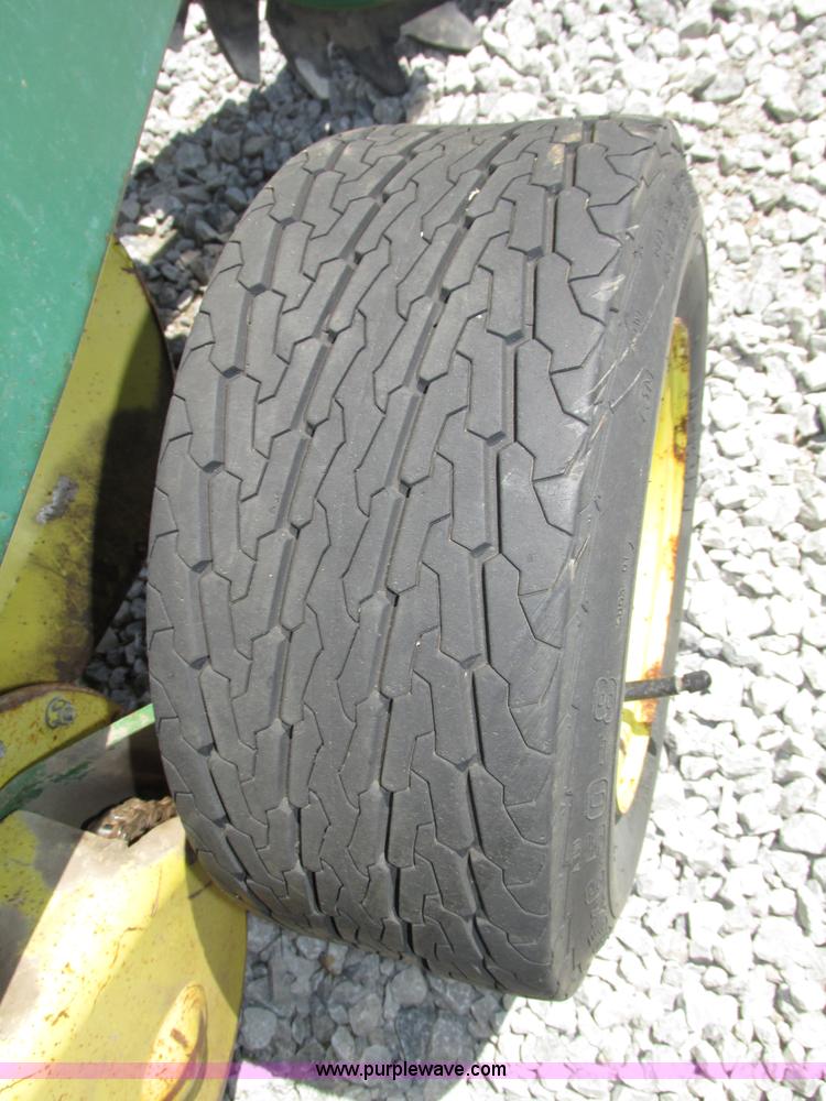 image for item F7395 1988 John Deere 530 round baler