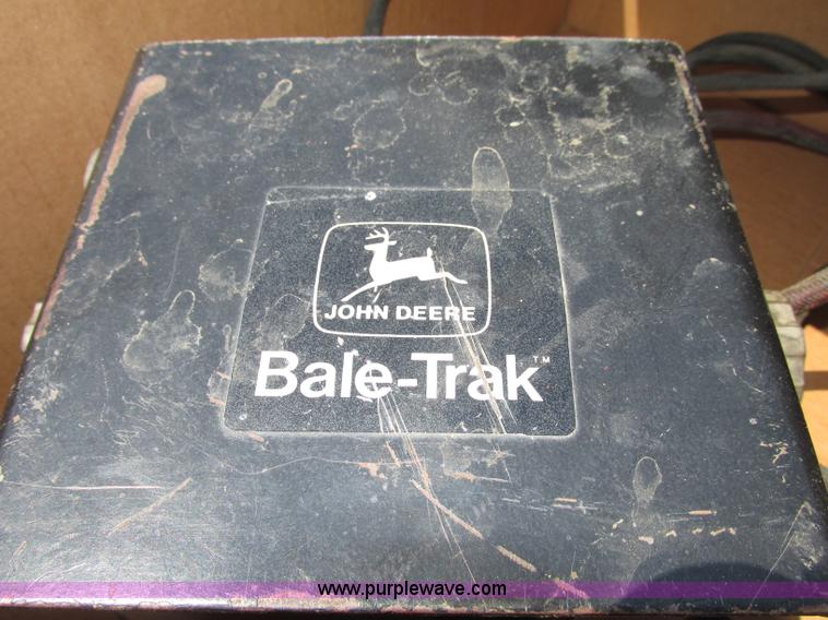 image for item F7395 1988 John Deere 530 round baler