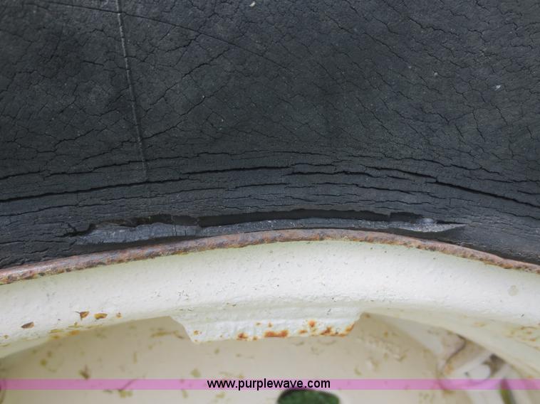 image for item F8271 John Deere 2120 tractor