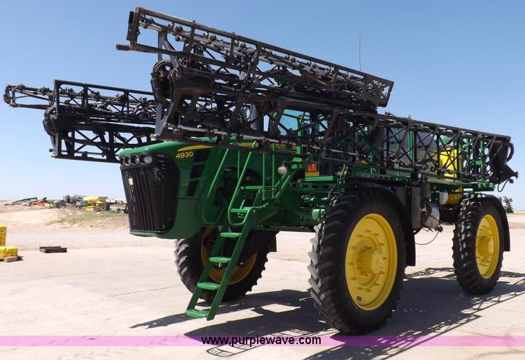 image for item F8272 2010 John Deere 4930 self-propelled sprayer