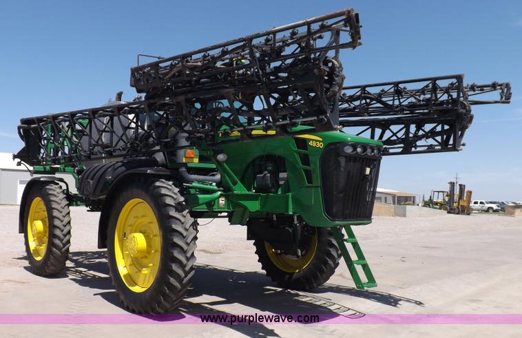 image for item F8272 2010 John Deere 4930 self-propelled sprayer