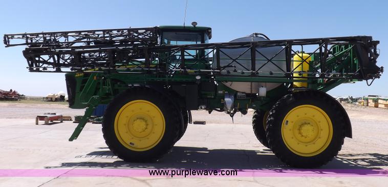 image for item F8272 2010 John Deere 4930 self-propelled sprayer