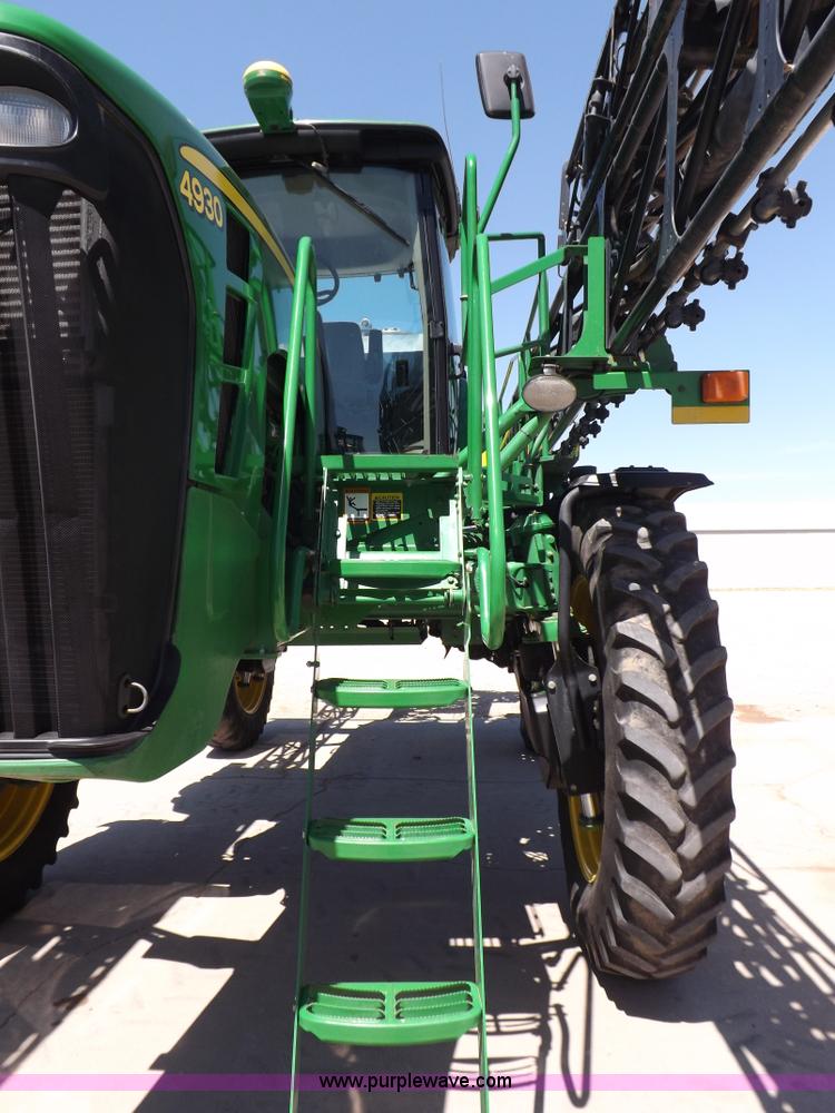 image for item F8272 2010 John Deere 4930 self-propelled sprayer
