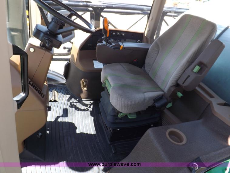 image for item F8272 2010 John Deere 4930 self-propelled sprayer