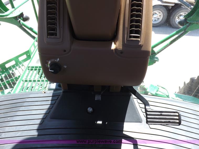 image for item F8272 2010 John Deere 4930 self-propelled sprayer