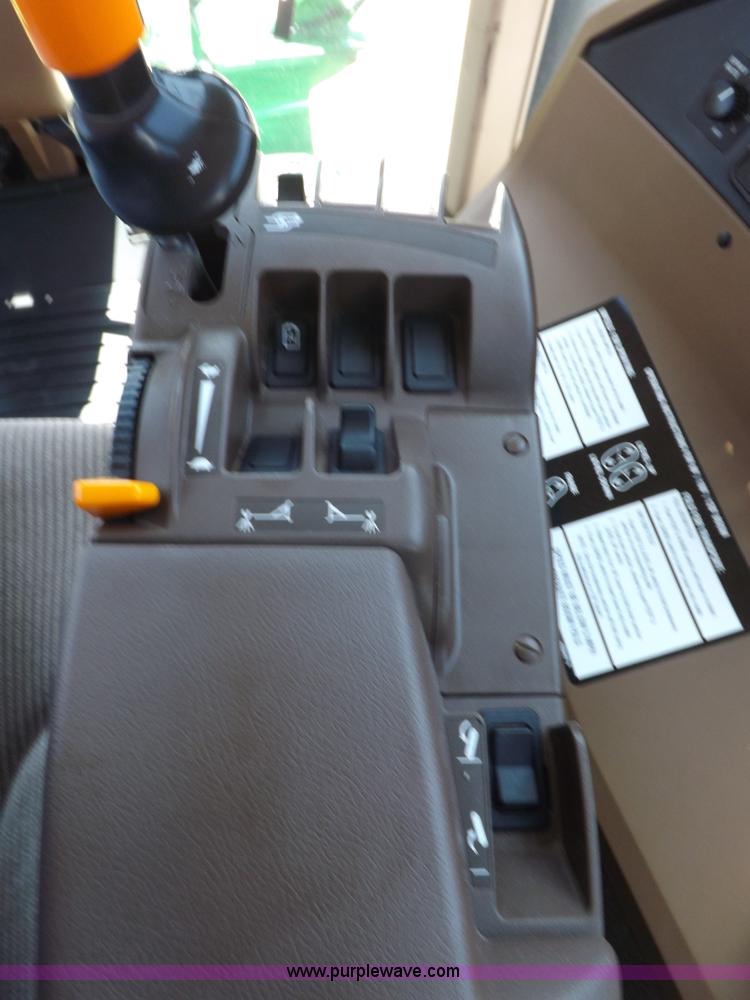 image for item F8272 2010 John Deere 4930 self-propelled sprayer