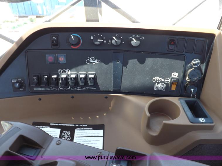 image for item F8272 2010 John Deere 4930 self-propelled sprayer