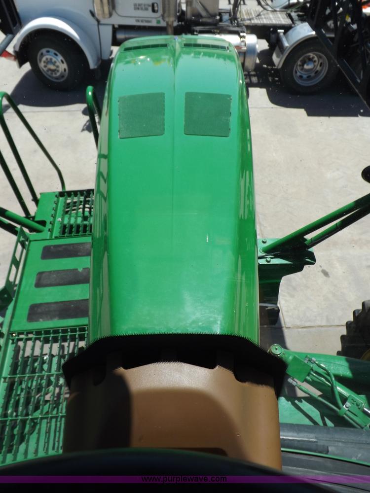 image for item F8272 2010 John Deere 4930 self-propelled sprayer