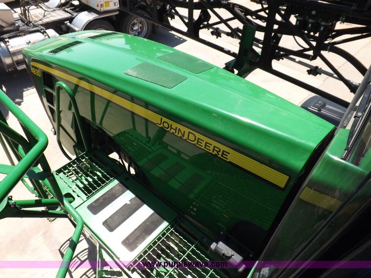 image for item F8272 2010 John Deere 4930 self-propelled sprayer
