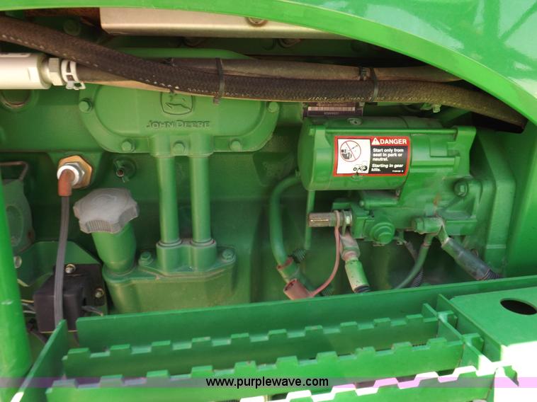 image for item F8272 2010 John Deere 4930 self-propelled sprayer