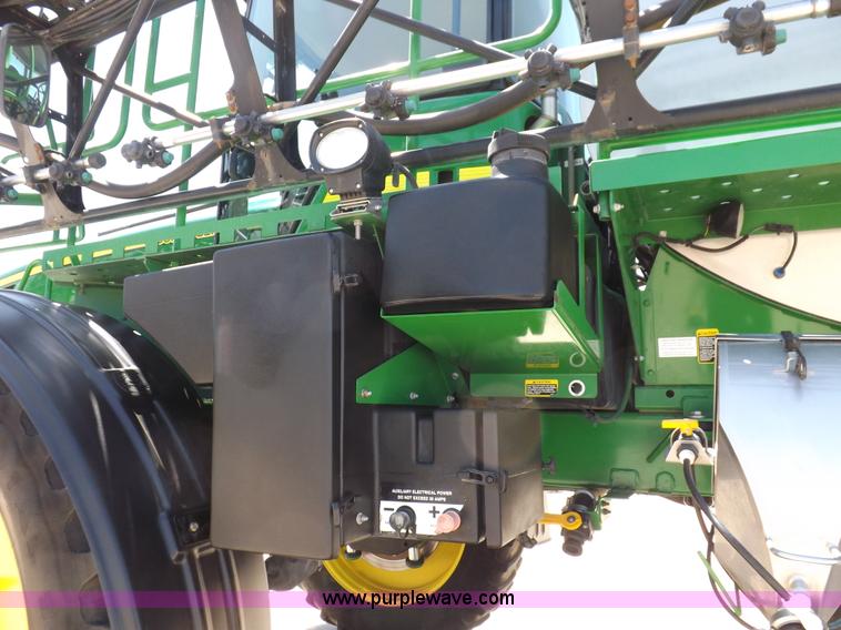 image for item F8272 2010 John Deere 4930 self-propelled sprayer