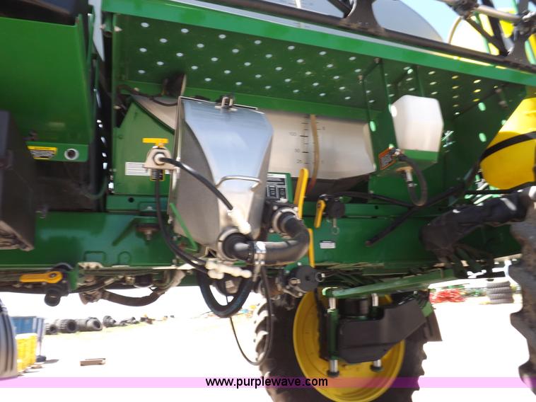 image for item F8272 2010 John Deere 4930 self-propelled sprayer