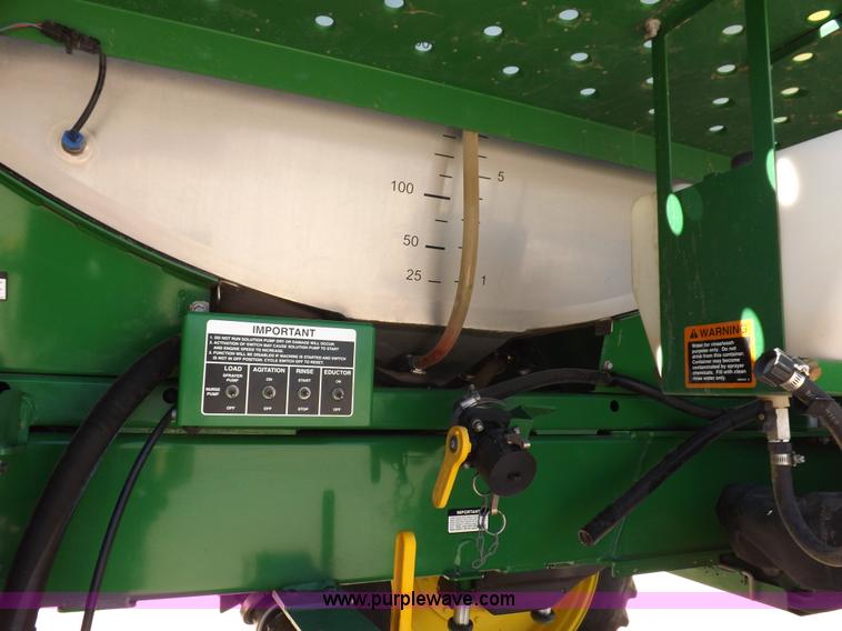 image for item F8272 2010 John Deere 4930 self-propelled sprayer