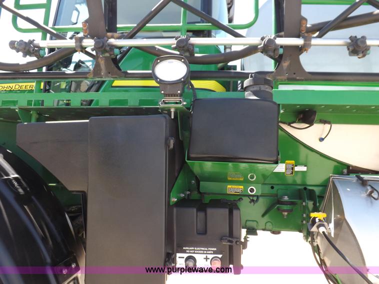 image for item F8272 2010 John Deere 4930 self-propelled sprayer
