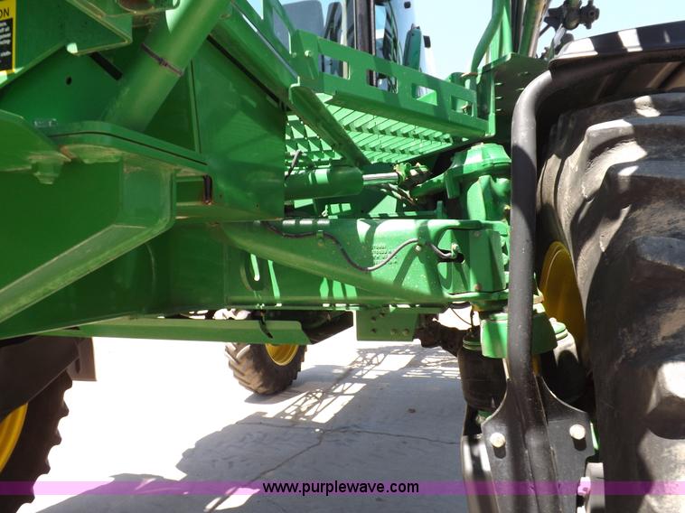 image for item F8272 2010 John Deere 4930 self-propelled sprayer