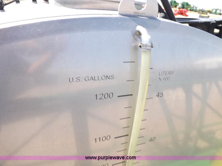 image for item F8272 2010 John Deere 4930 self-propelled sprayer