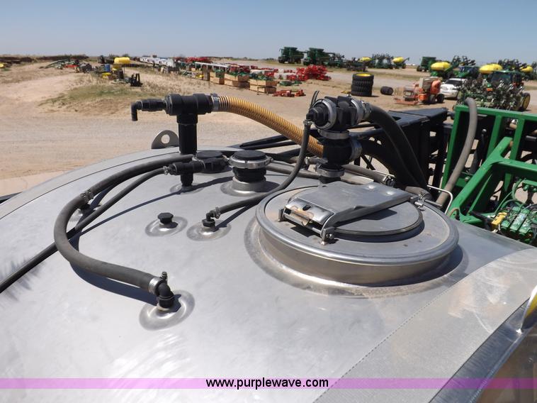 image for item F8272 2010 John Deere 4930 self-propelled sprayer