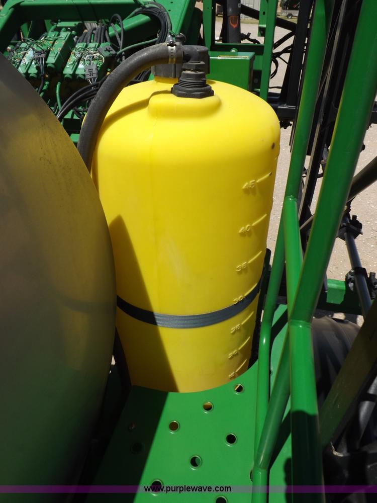 image for item F8272 2010 John Deere 4930 self-propelled sprayer
