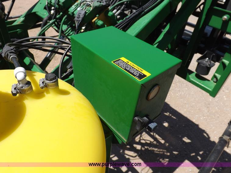 image for item F8272 2010 John Deere 4930 self-propelled sprayer