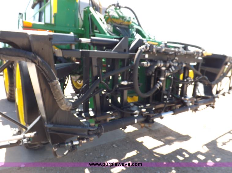 image for item F8272 2010 John Deere 4930 self-propelled sprayer