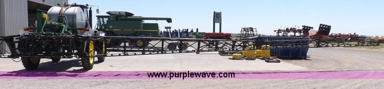 image for item F8272 2010 John Deere 4930 self-propelled sprayer