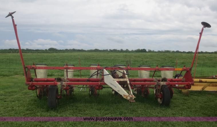 image for item F8273 International 56 planter