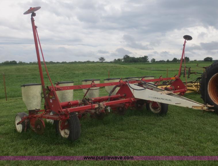 image for item F8273 International 56 planter