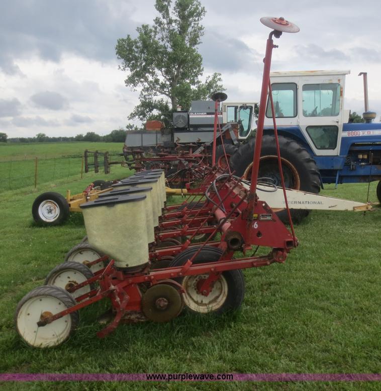 image for item F8273 International 56 planter