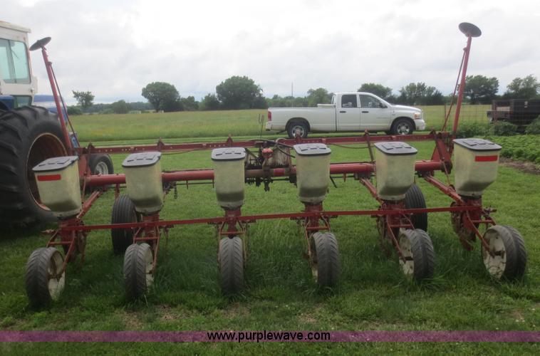image for item F8273 International 56 planter