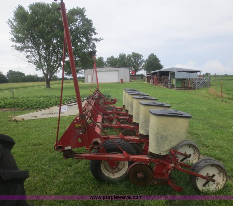 image for item F8273 International 56 planter