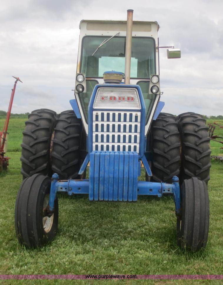 image for item F8274 1971 Ford 8000 tractor