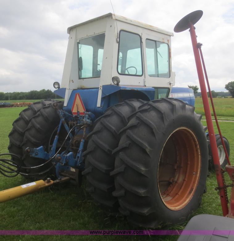 image for item F8274 1971 Ford 8000 tractor