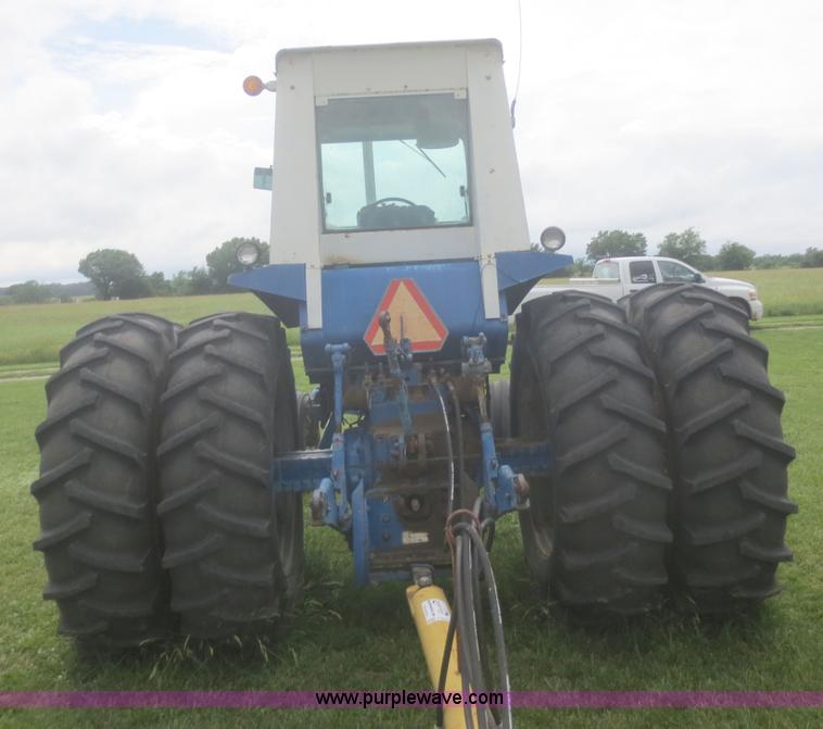 image for item F8274 1971 Ford 8000 tractor