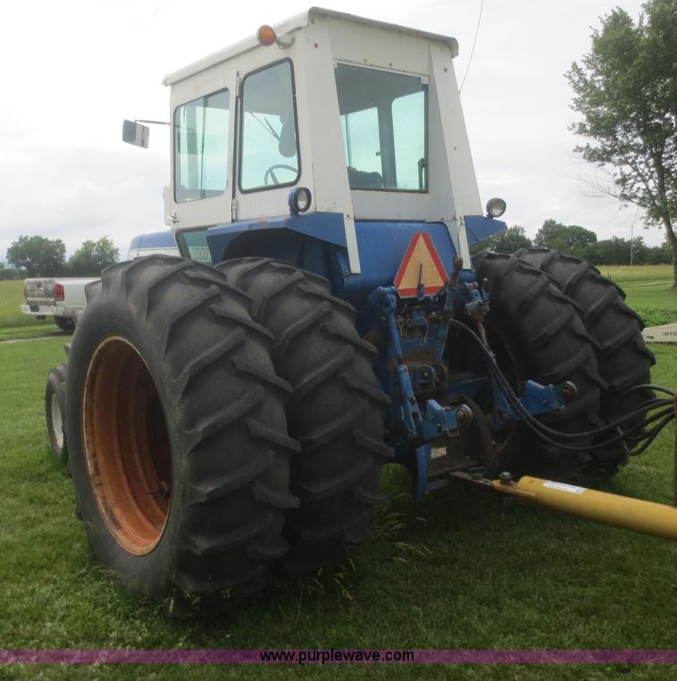 image for item F8274 1971 Ford 8000 tractor