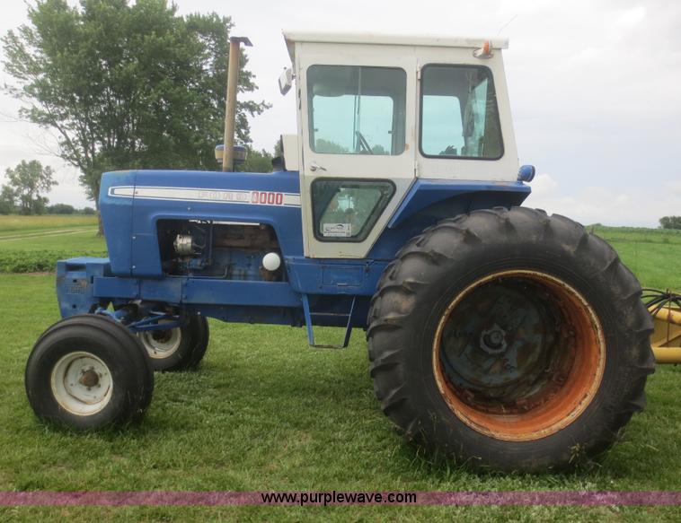 image for item F8274 1971 Ford 8000 tractor